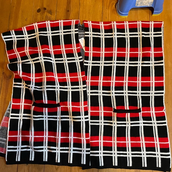 NY&Co poncho cardigan with front pockets. Size XS - Picture 3 of 6